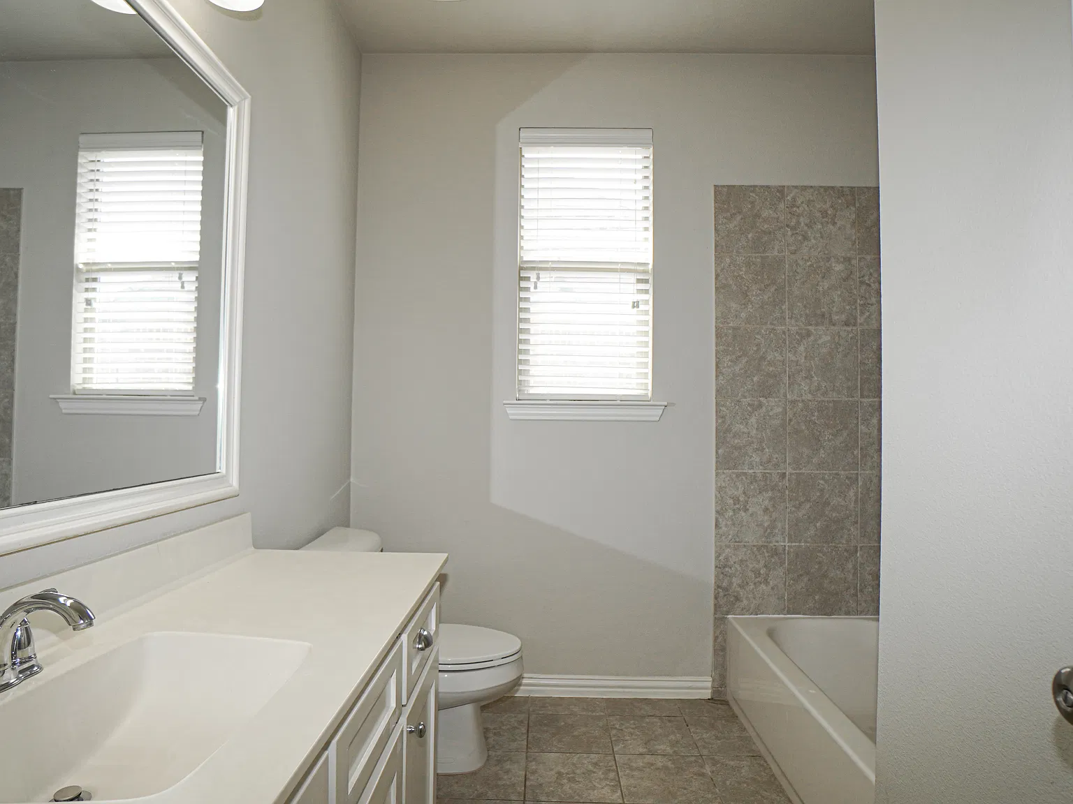 4 bed, 3.5 bath, 3497 sqft, $3,500 — Photo 3