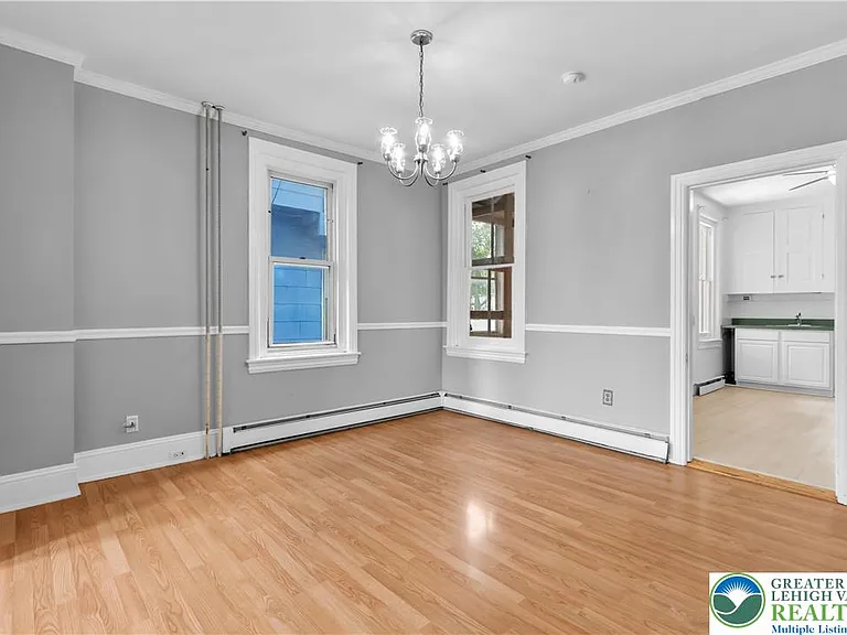 227 E Garrison St — Photo 7