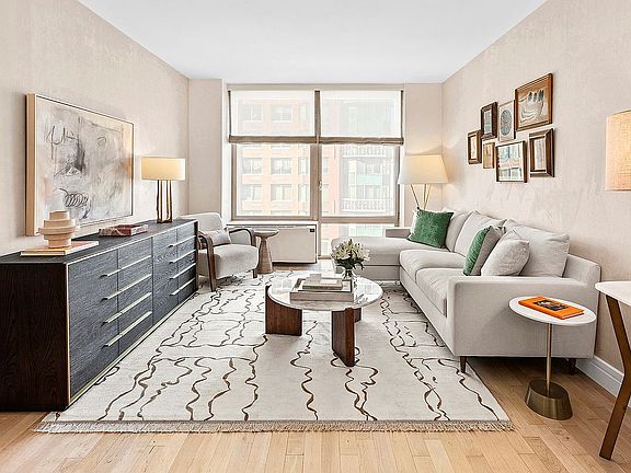 5th image of 212 W 72nd St #5E