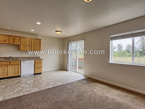 3rd image of 415 NW 22nd Pl #104