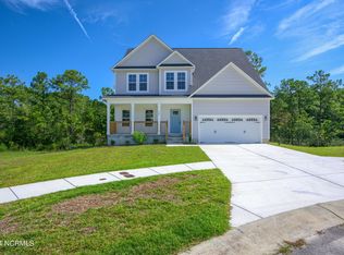 907 Marsh View Ct, Hubert, NC 28539
