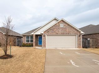 9205 NW 70th St, Yukon, OK 73099