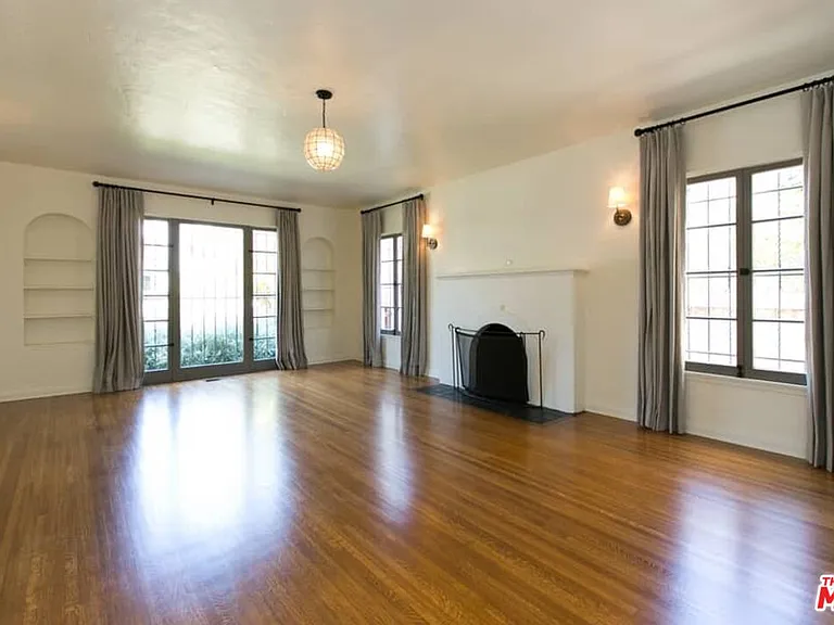 1136 S Hayworth Ave — Photo 3