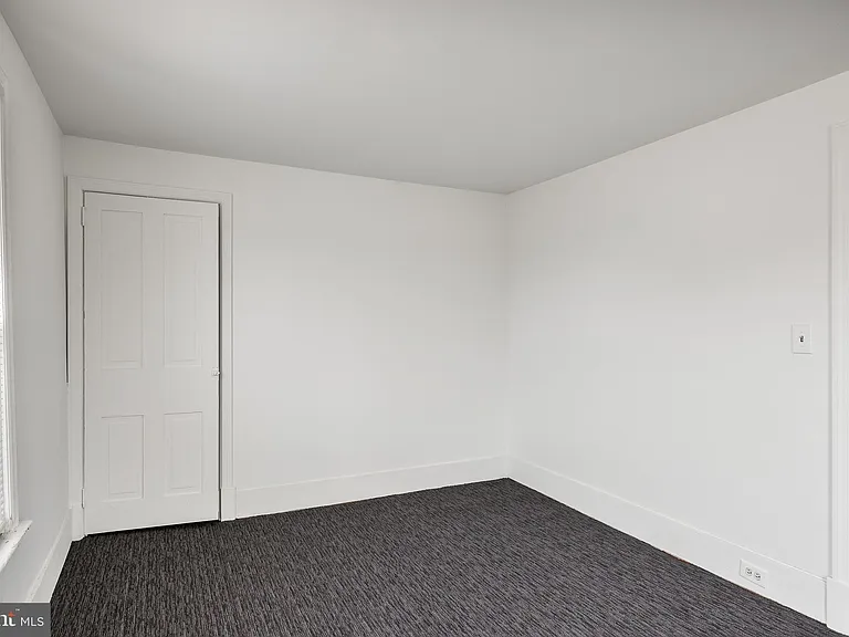 24 W Broad St — Photo 12