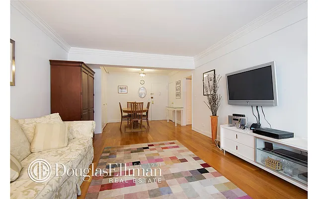 Sold by Douglas Elliman | media 21