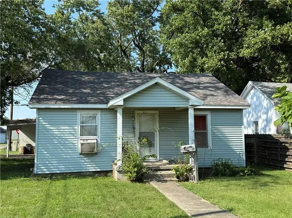 617 W Washington St, Paris, IL 61944