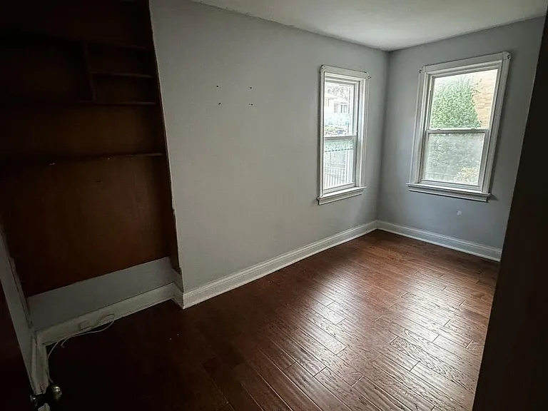 105 Poyntz Ave #UPPER — Photo 4
