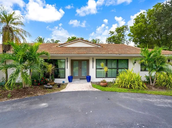 9900 NW 14th Ct, Pompano Beach, FL 33071