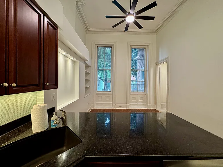 318 Bainbridge St #B — Photo 5