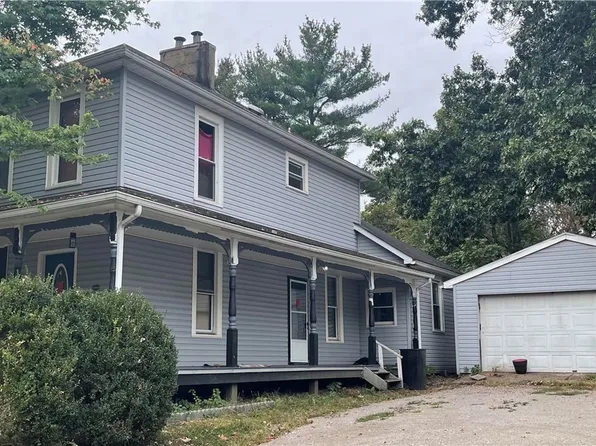 1323 Lake Dr, Zanesville, OH 43701