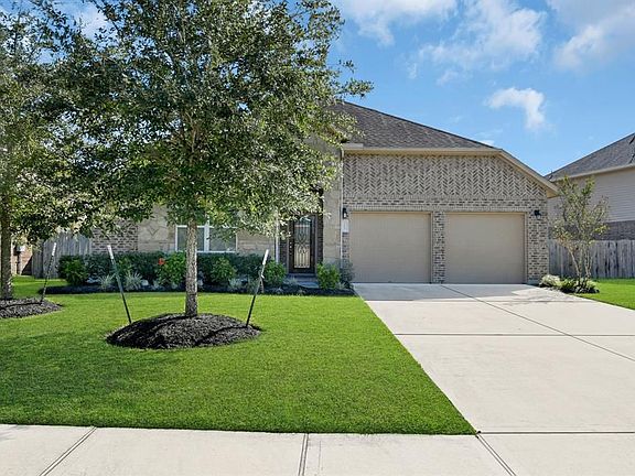 3rd image of 565 Southampton Ln