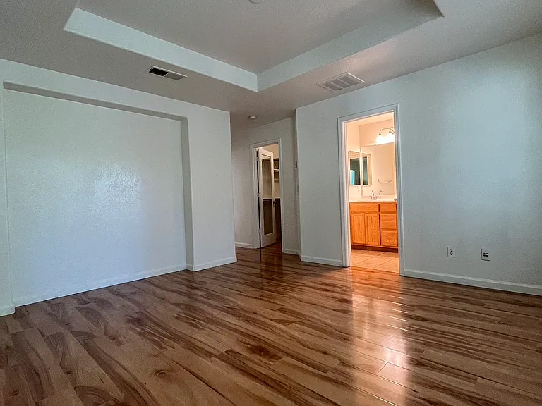 4550 Parkvale Ct — Photo 15