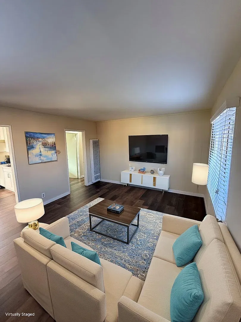 Remodeled 2 Bedroom, 1 Bathroom Unit (back side of duplex) in Sylmar! Ready for Move-In! — Photo 3