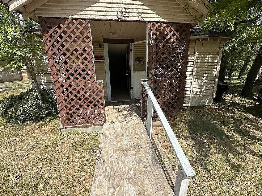 1st image of 1025 E Young St