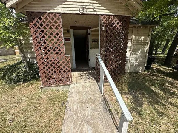 1025 E Young St, Longview, TX 75602
