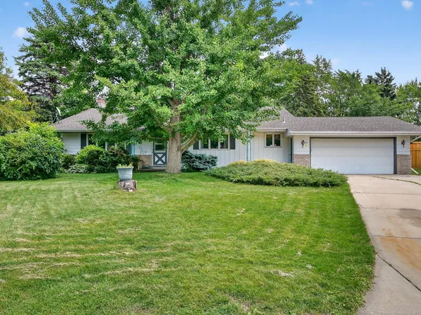 3327 Skycroft Dr, Saint Anthony, MN 55418