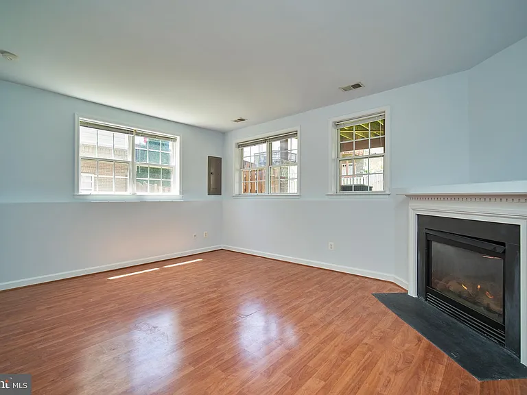19147 Commonwealth Ter — Photo 22