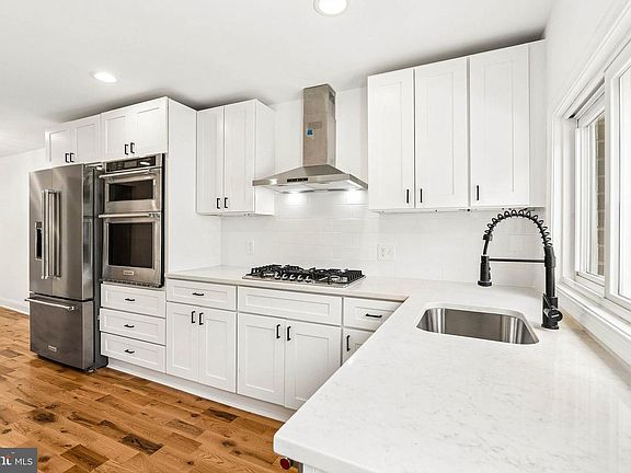 5th image of 1337 Andre St