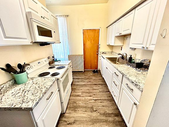 2nd image of 800 W Huron St APT 4