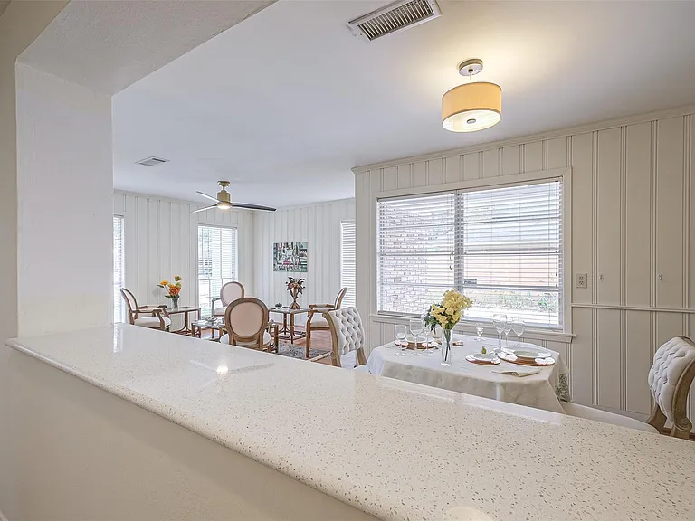 2601 Briarhurst Dr — Photo 24