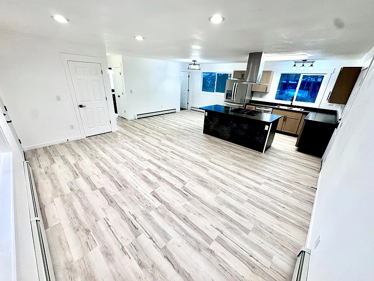385 W Bering Ave — Photo 3