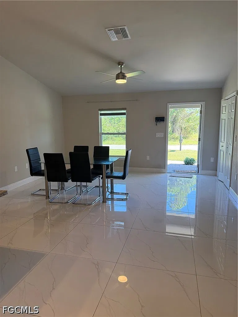 3 bed, 2.0 bath, 1258 sqft, $2,300 — Photo 4