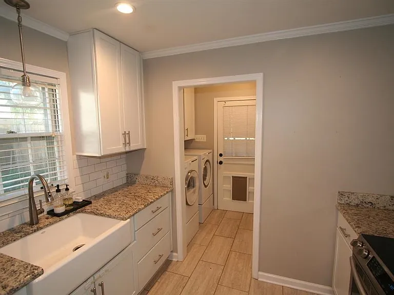 1588 Dorset Dr — Photo 4