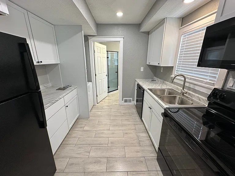 826 E 21st Ave #1 — Photo 3