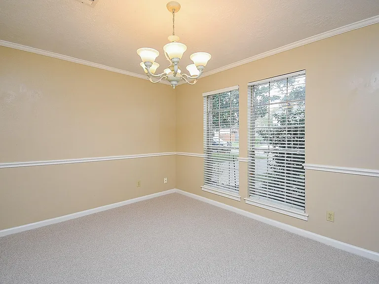910 Shillington Dr — Photo 10