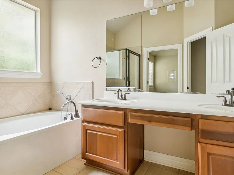 15528 Interlachen Dr — Photo 16