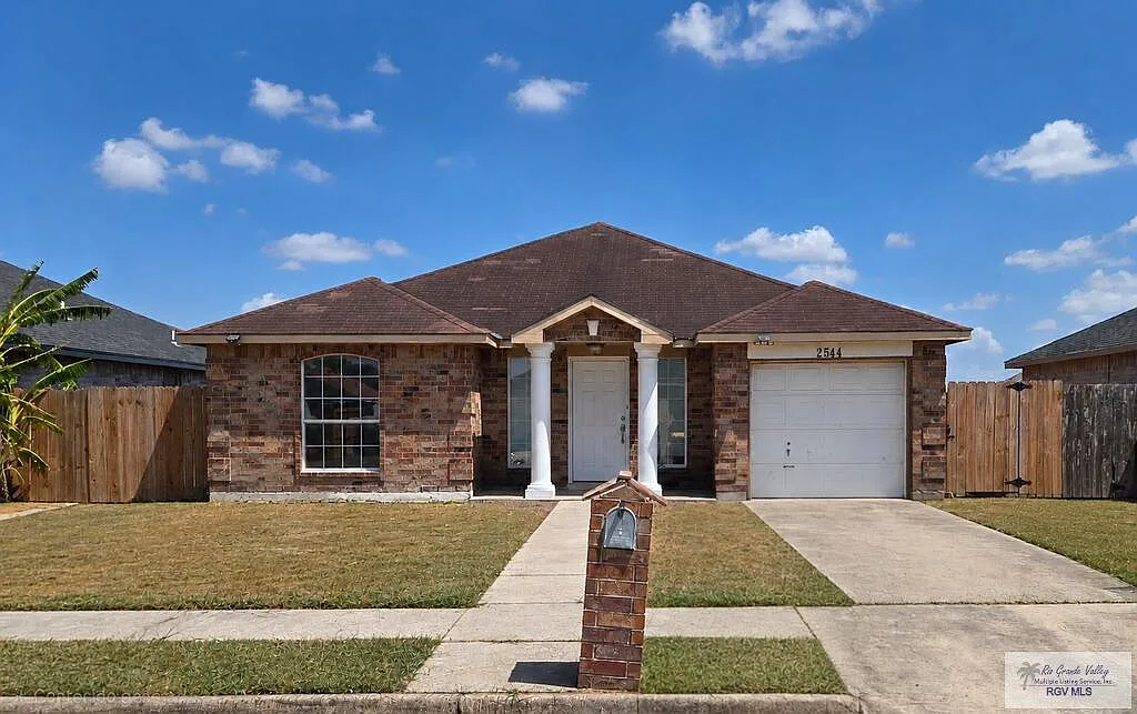 3 bed, 2.0 bath, 1476 sqft, $1,700 — Photo 1