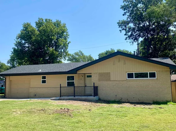 720 N Elm St, Belle Plaine, KS 67013