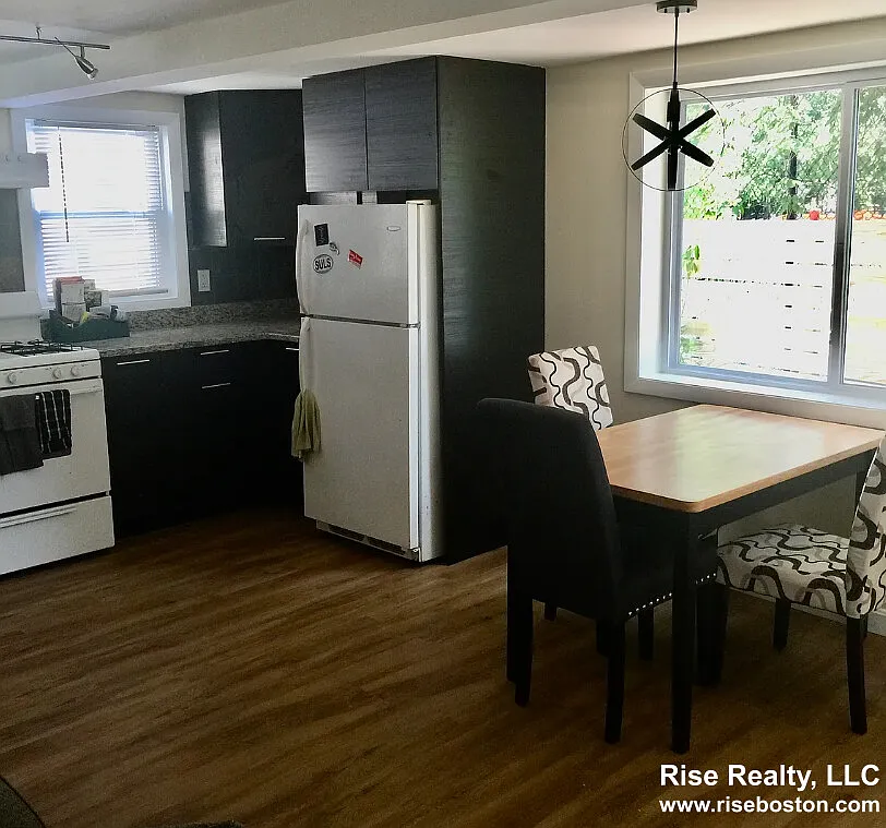 3 bed, 1.5 bath, $4,200 — Photo 2