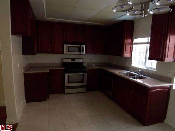 3rd image of 333 S Manhattan Pl Unit 5