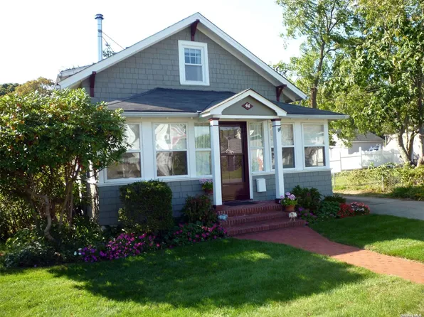 44 Greenwood Ave, East Islip, NY 11730