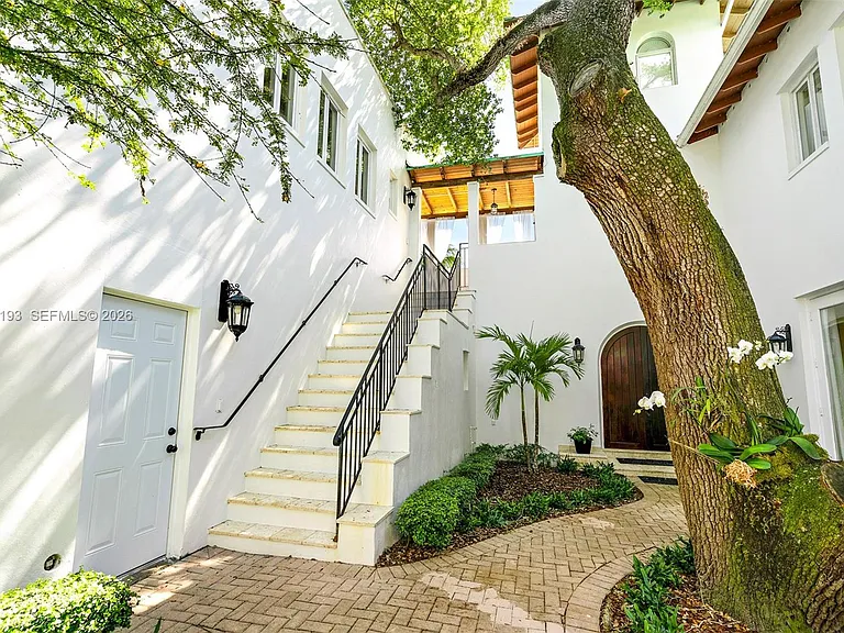 3930 Crawford Ave — Photo 3