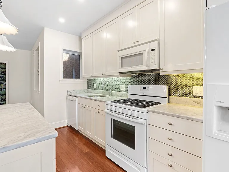 621 Pine St #1 — Photo 4