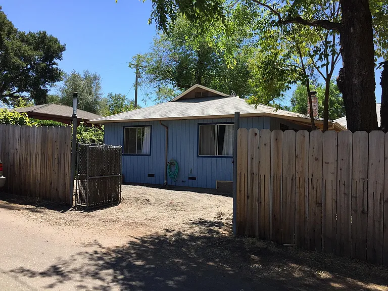 8080 Mirabel Ave #B — Photo 2