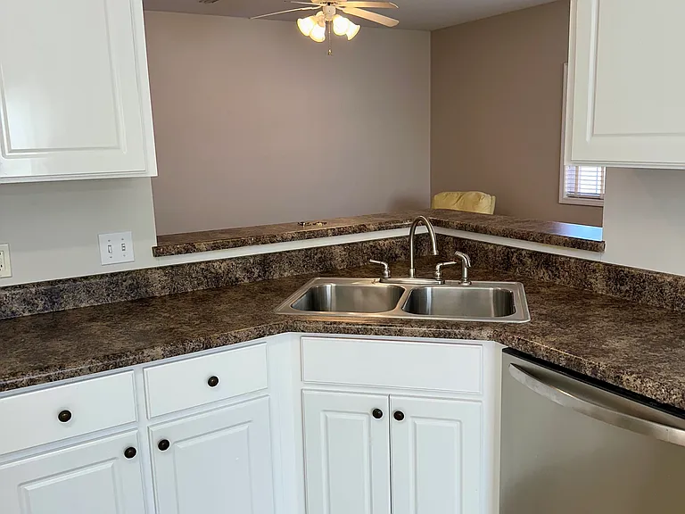 215 Ontario Dr — Photo 16