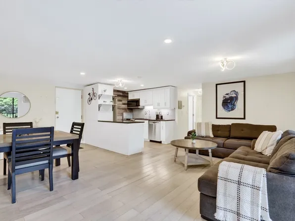 66 Main St APT 26A, Stoneham, MA 02180