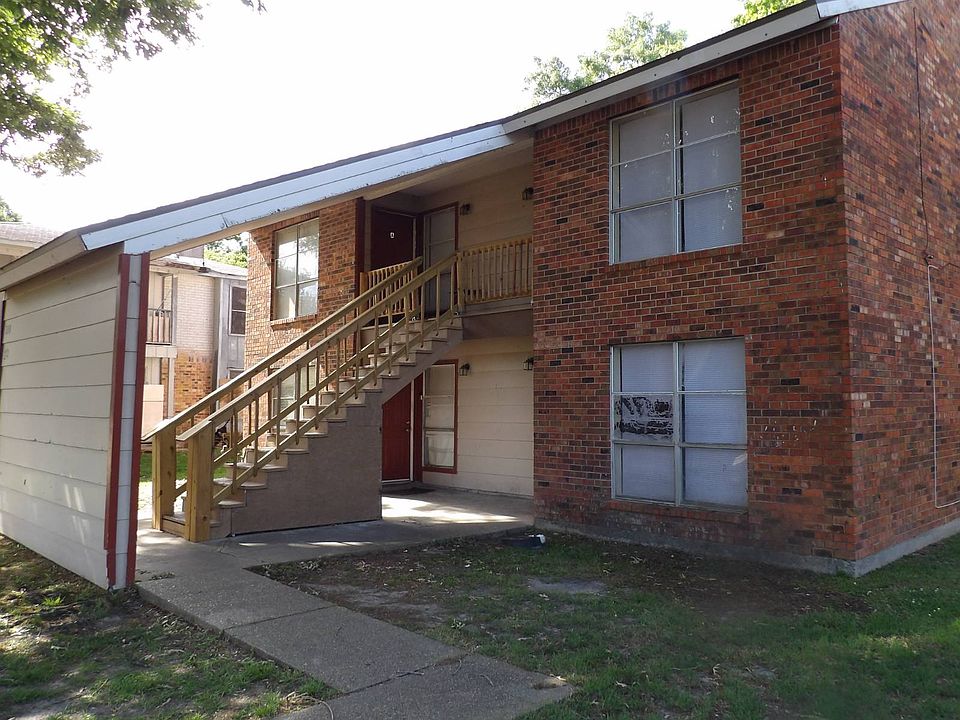1st image of 114 N Marigny Cir