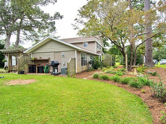 5th image of 305 Yaupon Dr