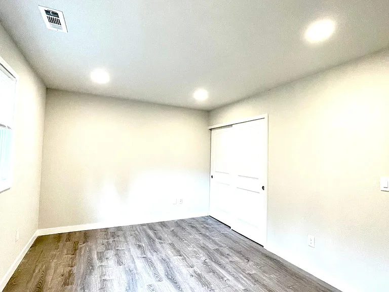 20832 Poplar Way — Photo 32