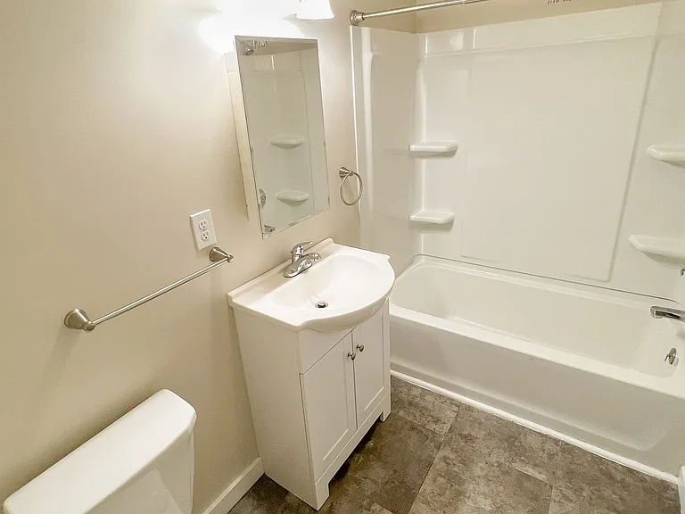 21 Tompkins St — Photo 7