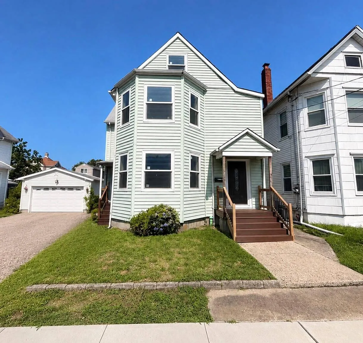 3 bed, 2.5 bath, 2070 sqft, $3,950 — Photo 1