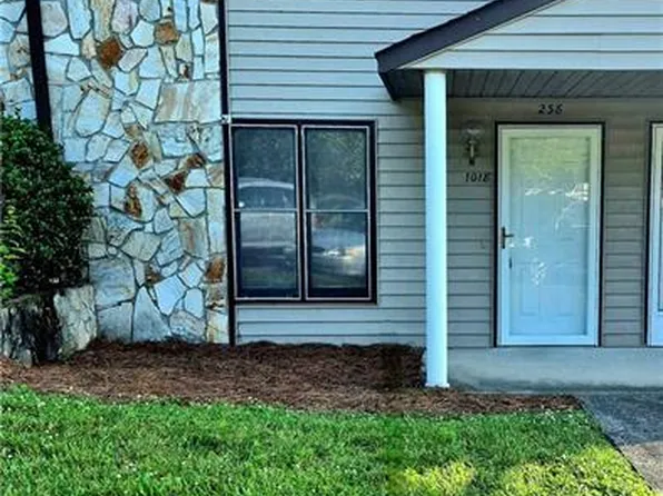 1018 Cedar Place Ct, Winston Salem, NC 27107