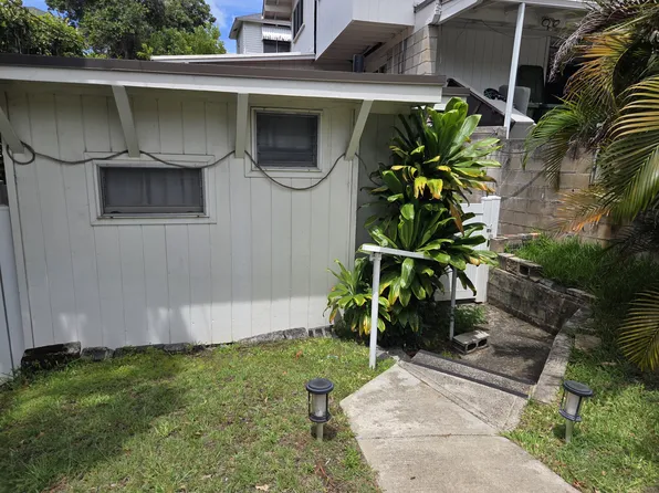2105 Armstrong St #C, Honolulu, HI 96822