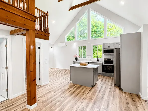 16 Dyer Road, Raymond, ME 04071