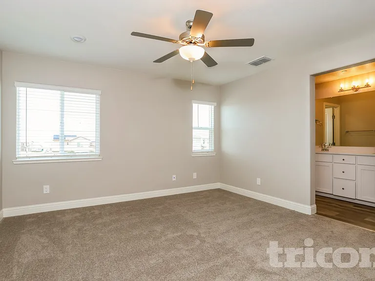 1238 Victorian St — Photo 6