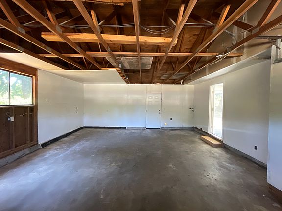 4th image of 11215 240th Avenue Ct E #84